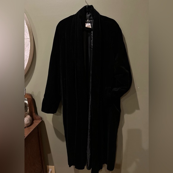 JS Collections Jackets & Blazers - Vintage JS Collections Black Velvet Duster Coat